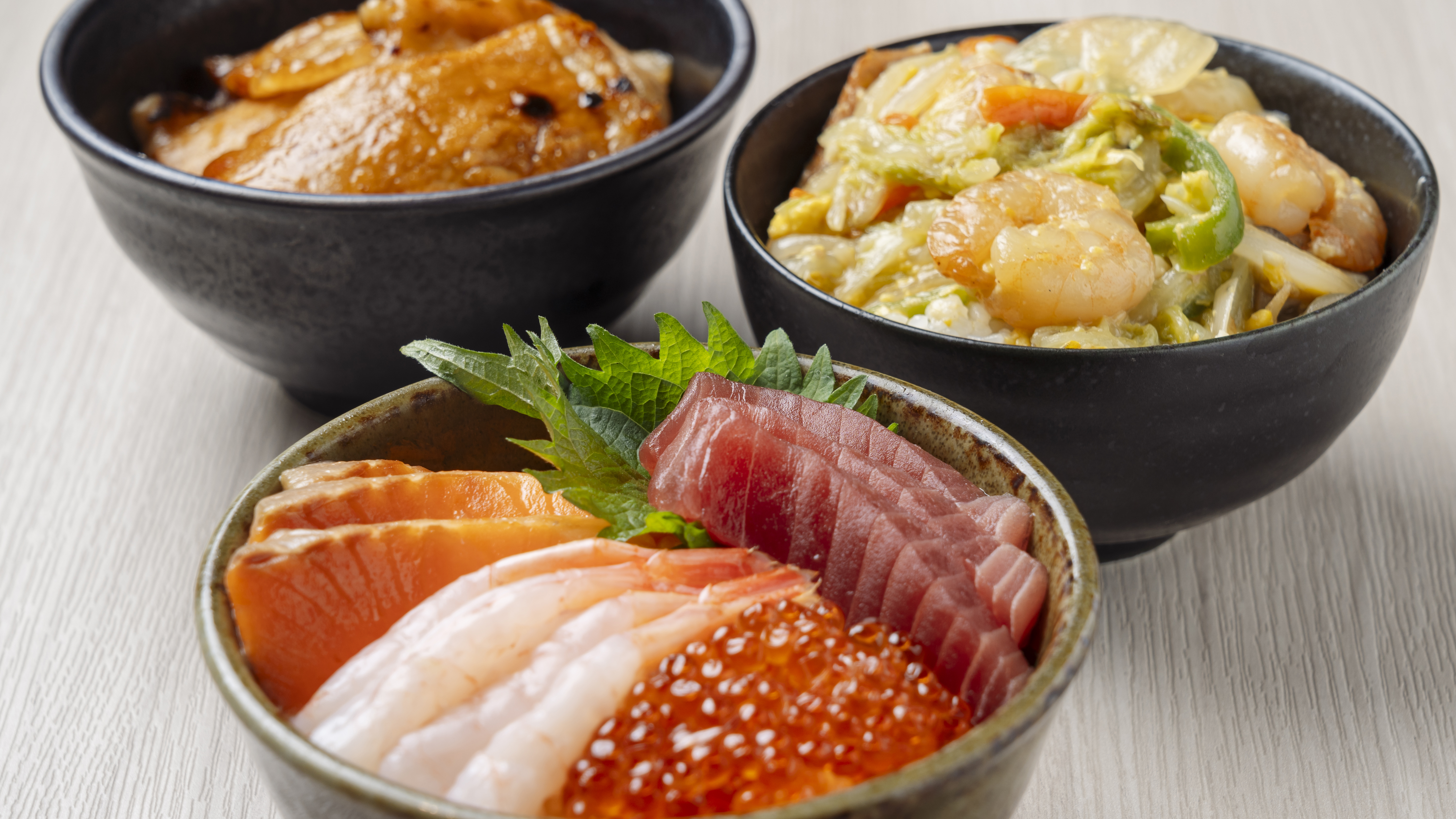 【朝食】メニュー一例　海鮮丼・中華丼・豚丼