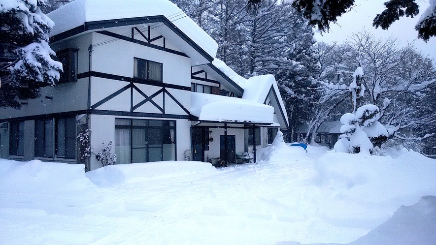 豪雪地帯の片品村。都会では触れられない、良質で豊富な雪を体感！