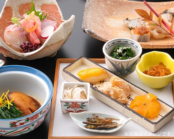 楽【お日にち限定プラン】ヒカリヤヒガシ会席〜雫〜　夕朝食付