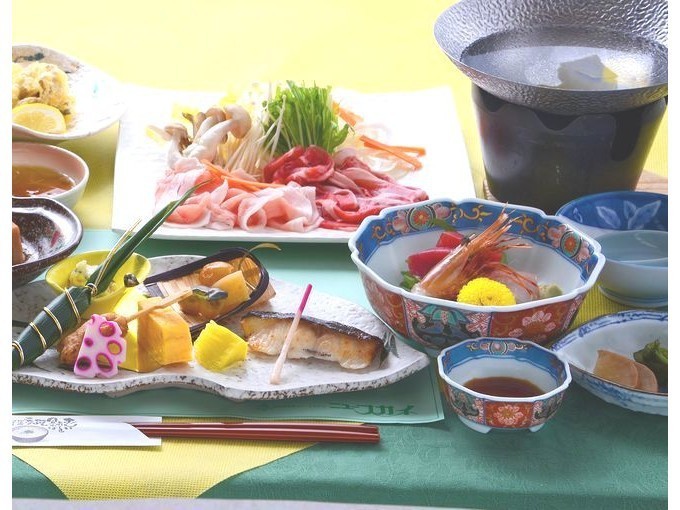＜二食付＞秋田の山海食材を使った三色しゃぶしゃぶ鍋会席と100％源泉かけ流しの天然温泉の贅沢三昧