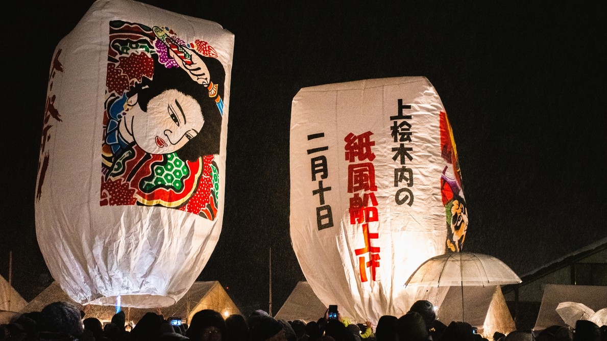 【秋田得旅】＜二食付＞お土産付き！湯の華が舞う源泉100％掛け流し温泉と旬の味覚の彩り会席
