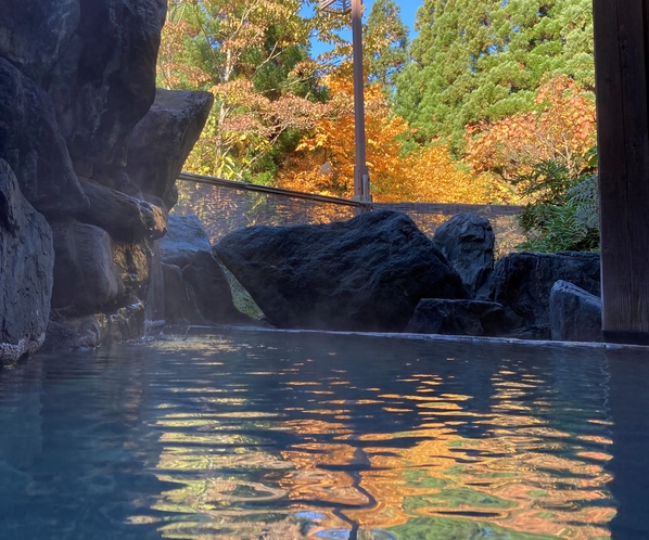 秋の露天風呂