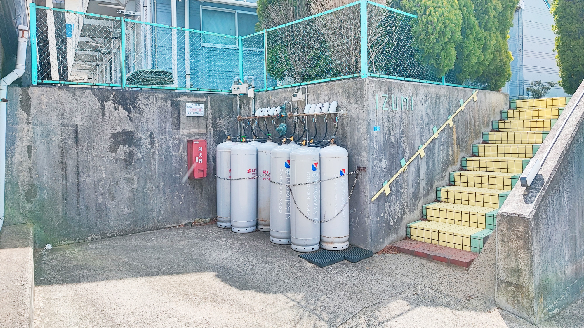 ガスボンベ前駐車場