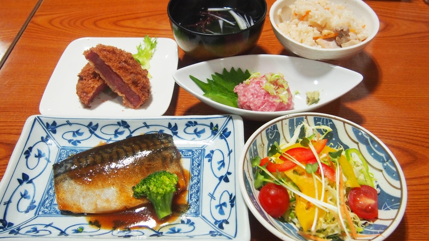 夕食（サバの味噌煮）