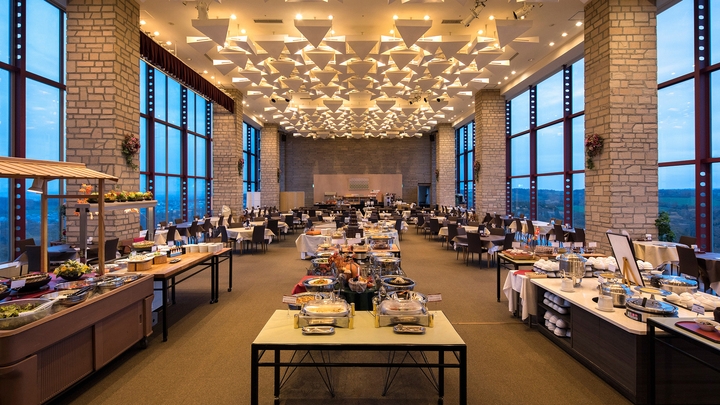 【2食付：ビュッフェ】最上階「絶景」レストランで味わう北海道産【ズワイガニ】や【いくら】