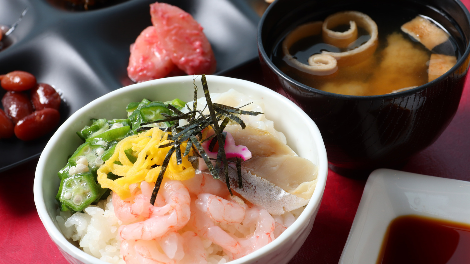 【朝食】お好きなお刺身を乗せて作る「勝手丼」も人気です♪