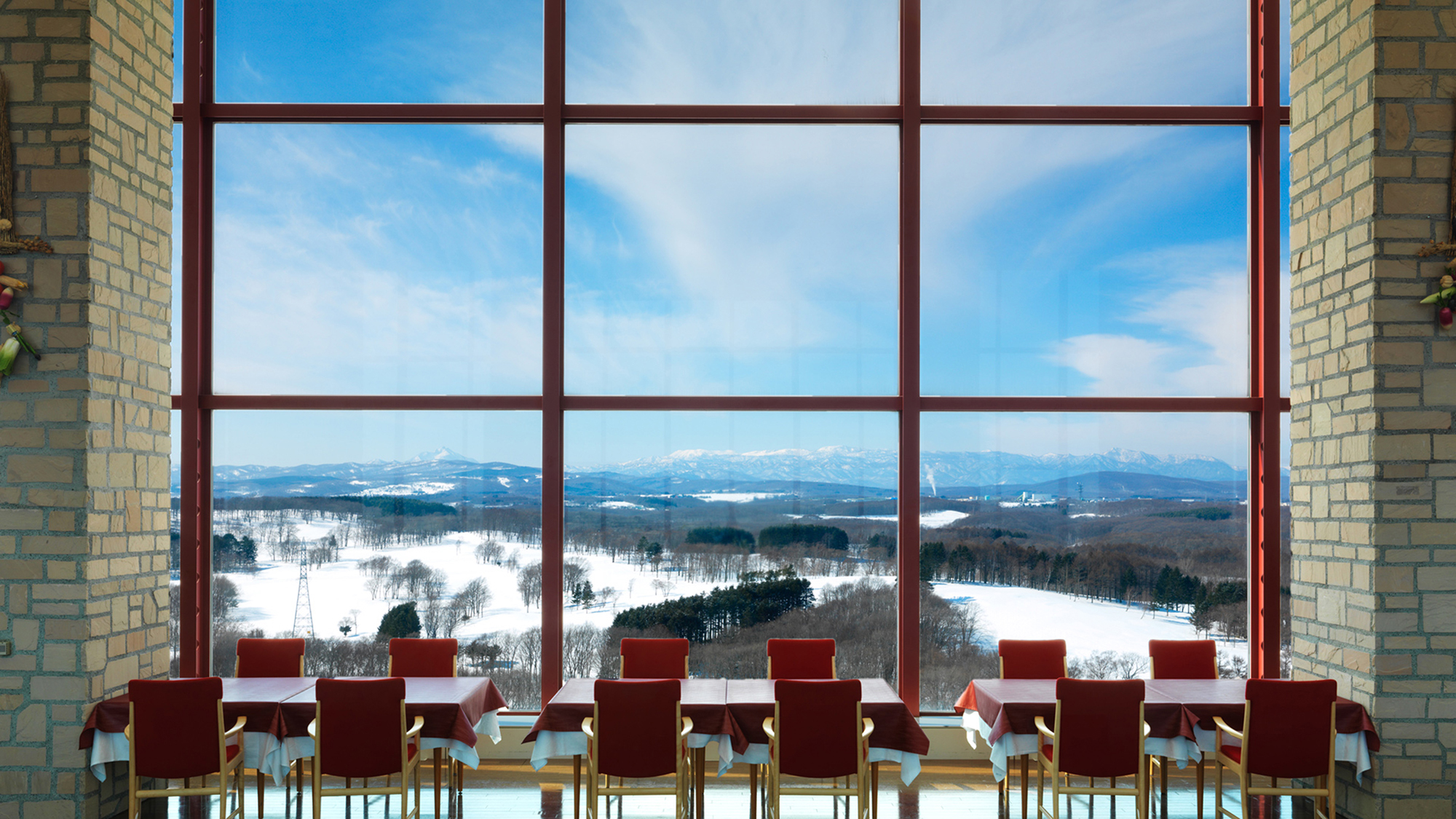 【最上階レストラン】冬は幻想的な銀世界が広がります