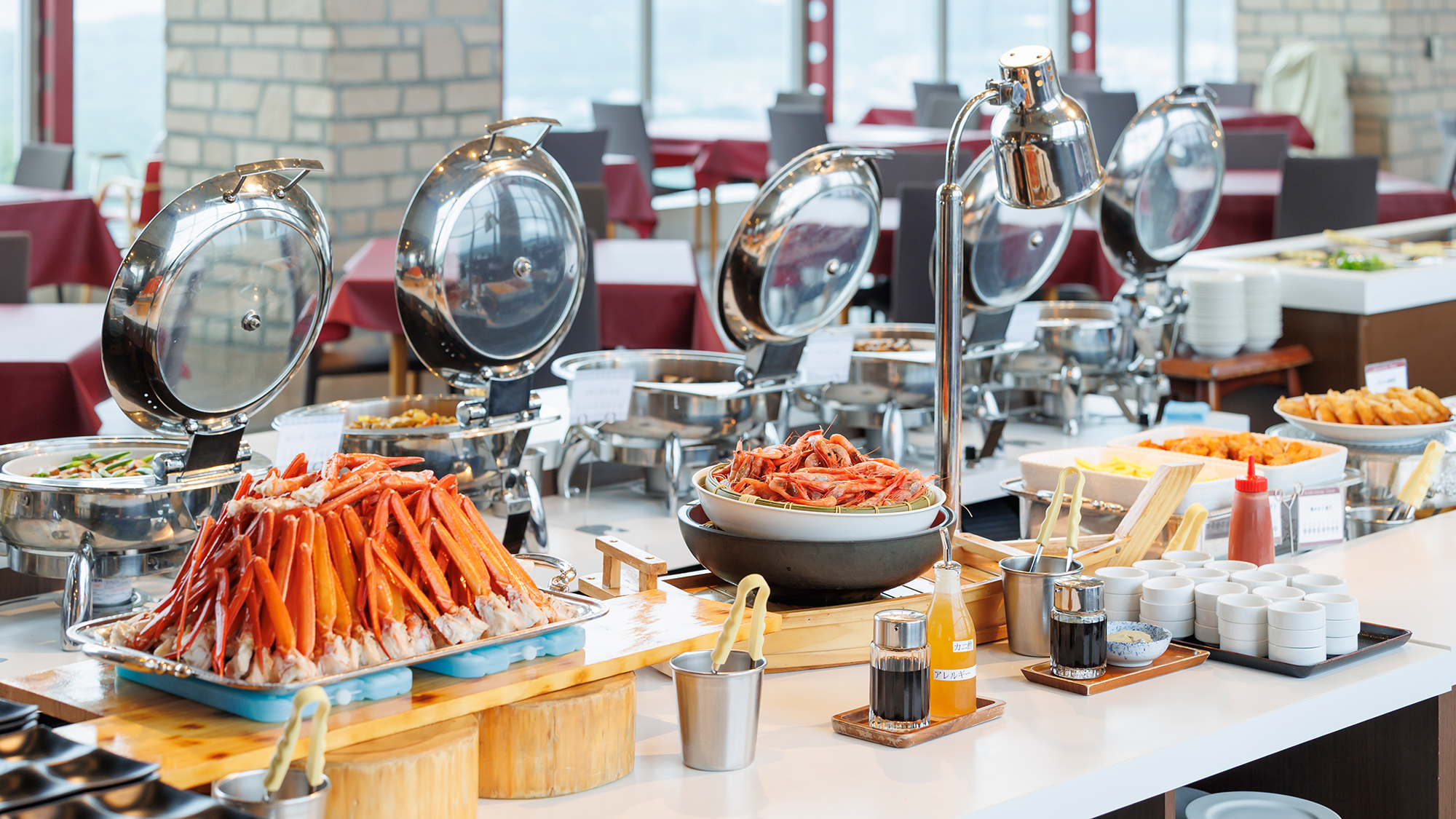 【ディナービュッフェ】メインはやっぱり北海道産の海鮮！「いくら」「サーモン」「蟹」をご用意★