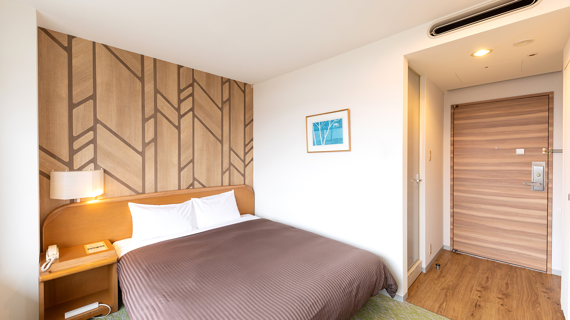 【スタンダードダブル】18平米／ダブルベッド&times;1