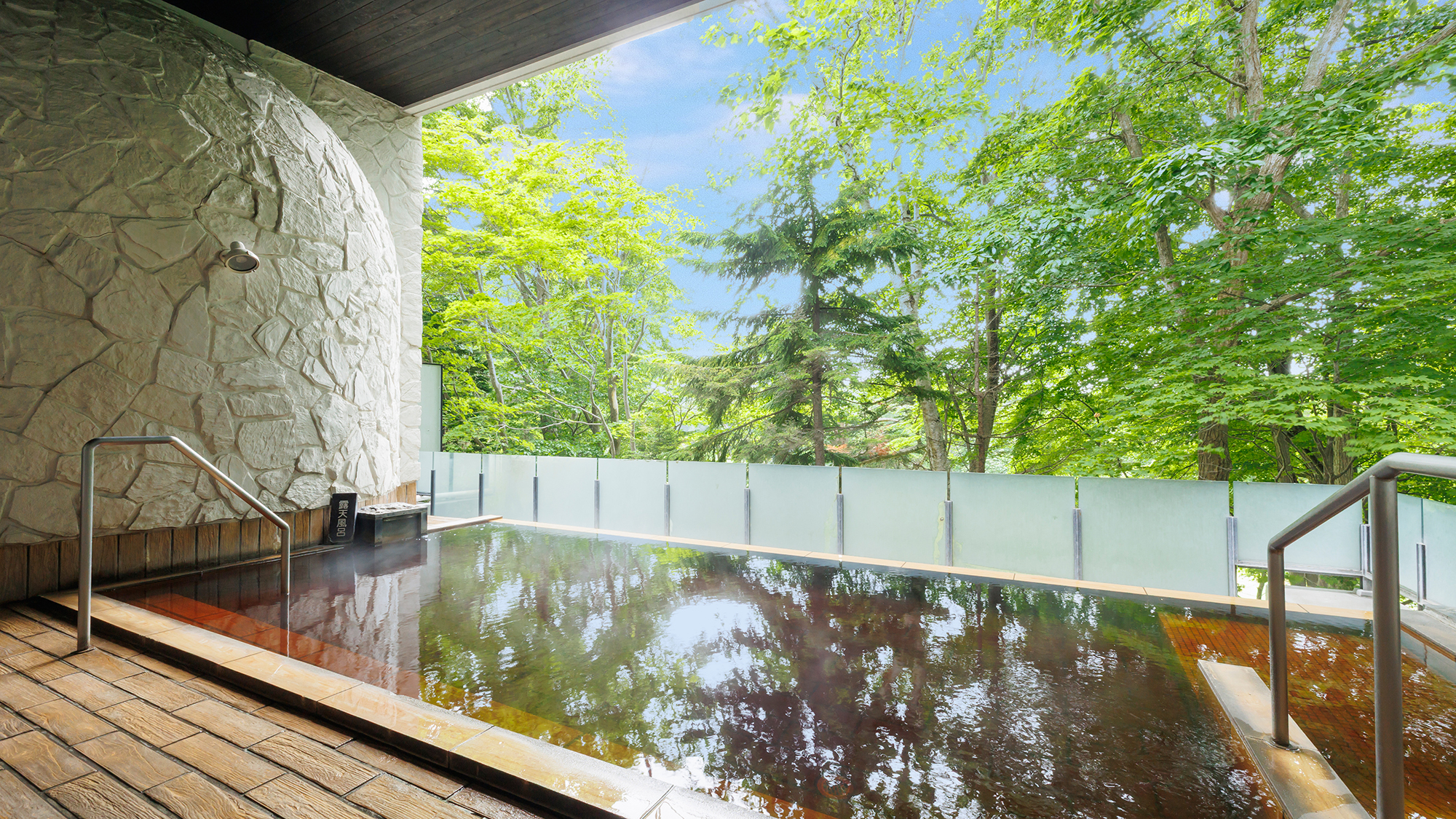 【露天風呂】四季折々の景色に癒される「絶景」天然温泉