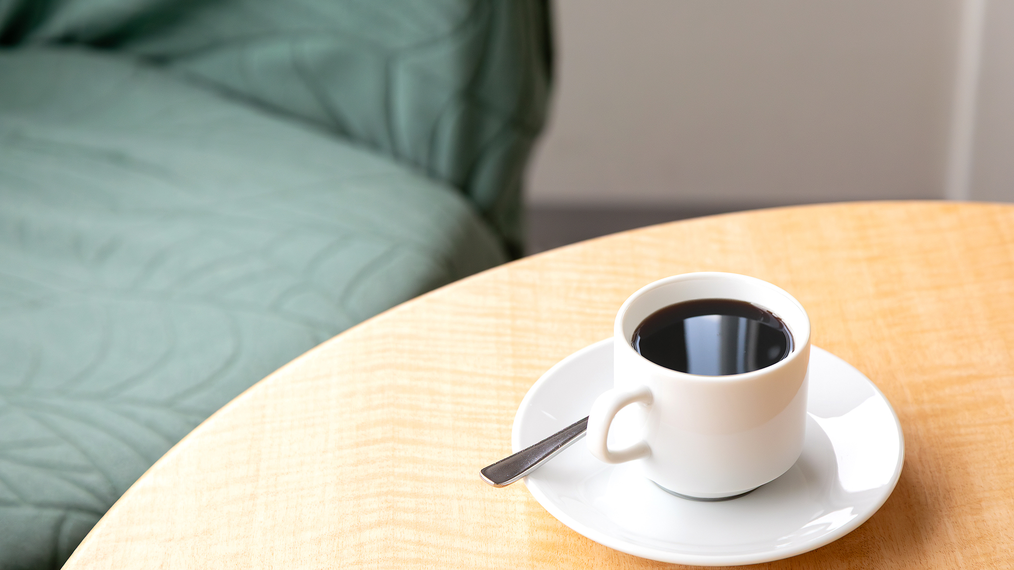 窓の外に広がる北広島の自然を眺め、心ほどけていく非日常のひとときを。