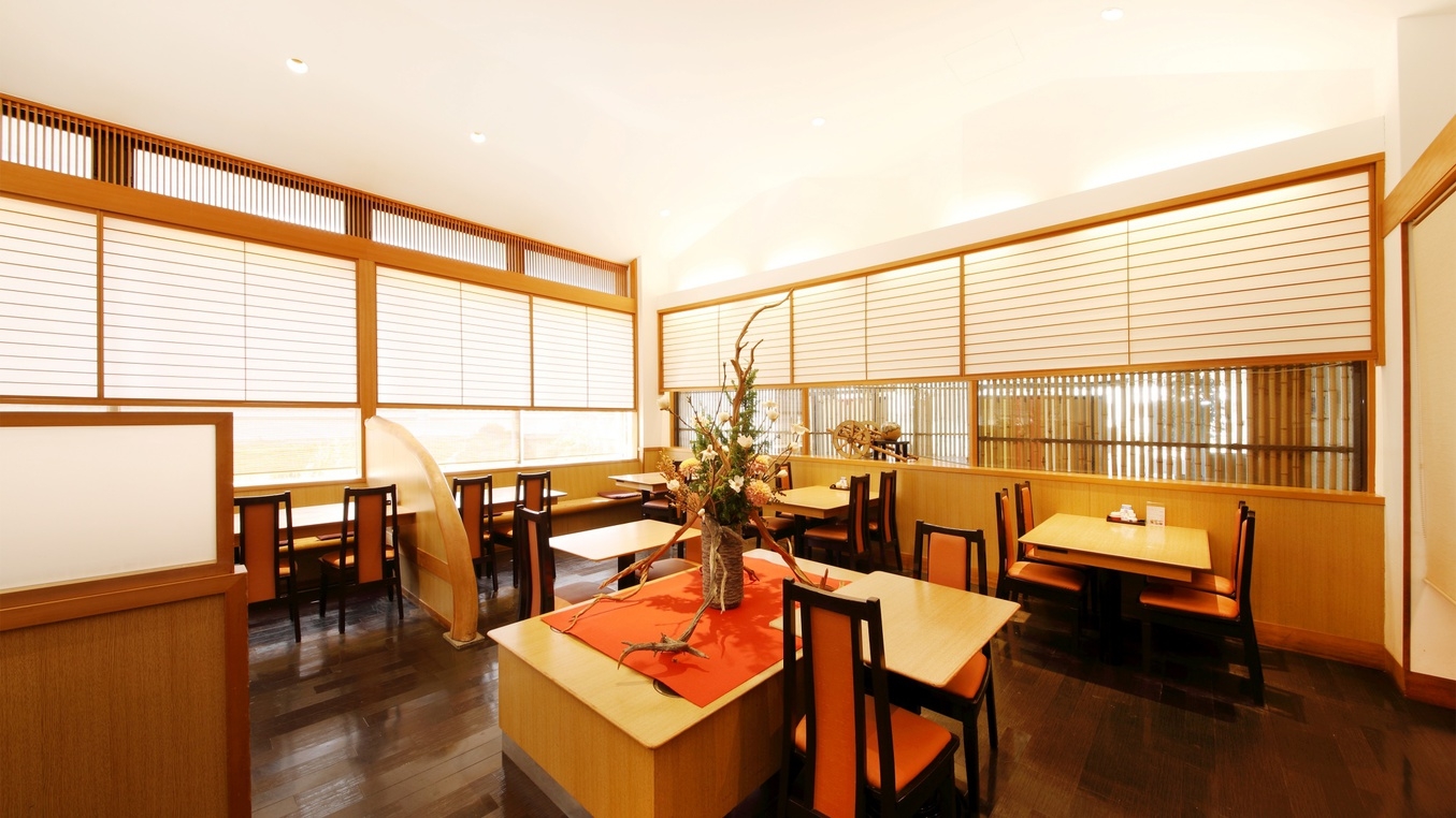 【2食付】＜春＞夕食は季節の和会席。春の食材を使用した彩りも愛らしい本格会席