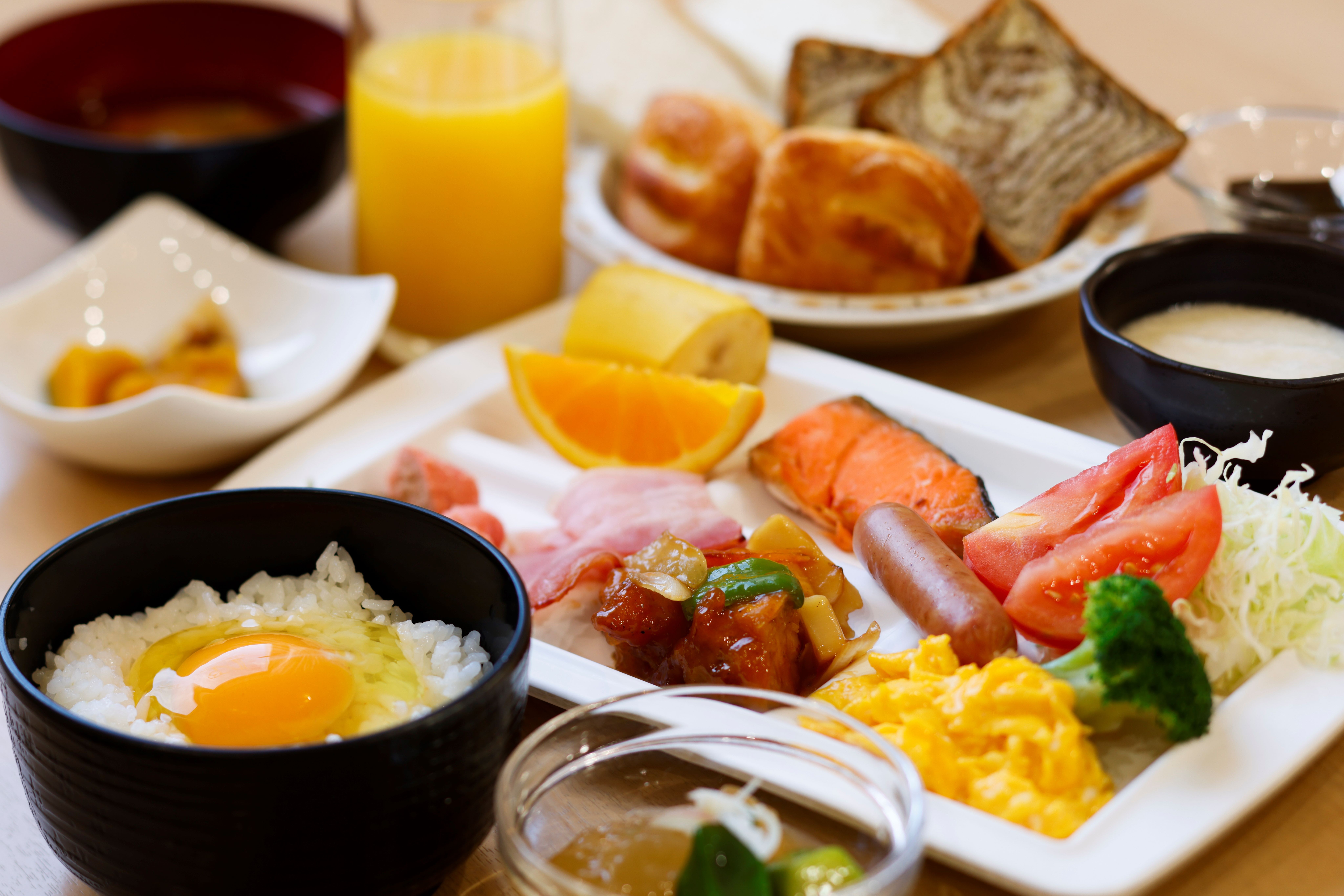 朝食