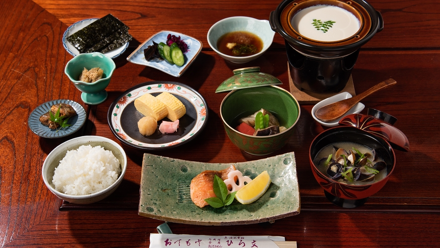 *【朝食】旬の食材を生かした、ひろ文こだわりの朝食。