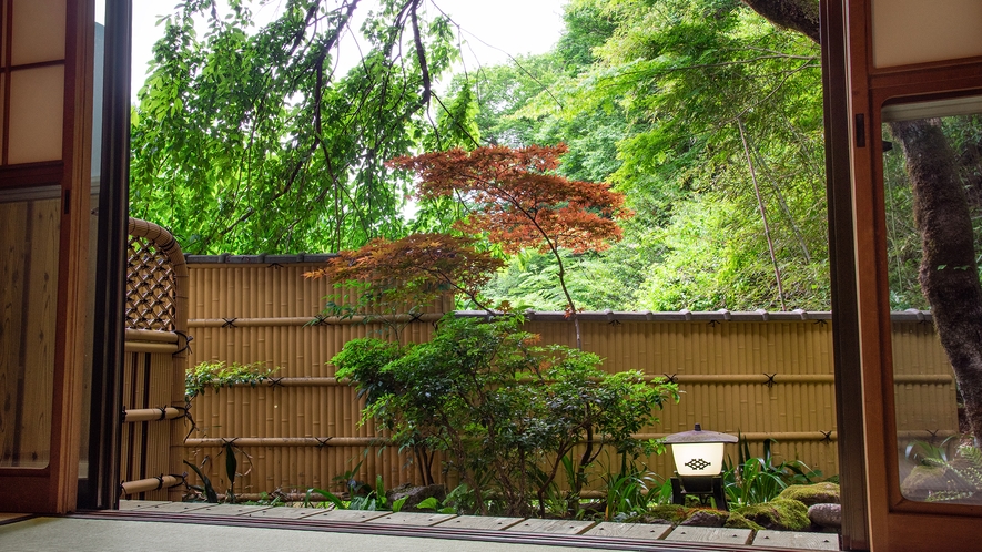 *【和室・うめ】庭に面した山側のお部屋