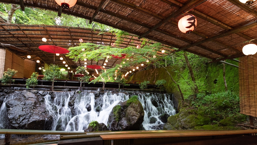 *【川床】ダイナミックな流れの当館川床