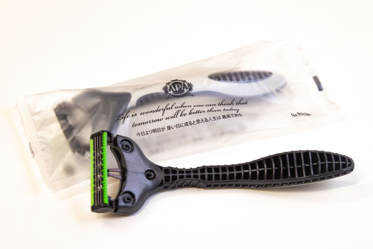 ●3枚刃カミソリ