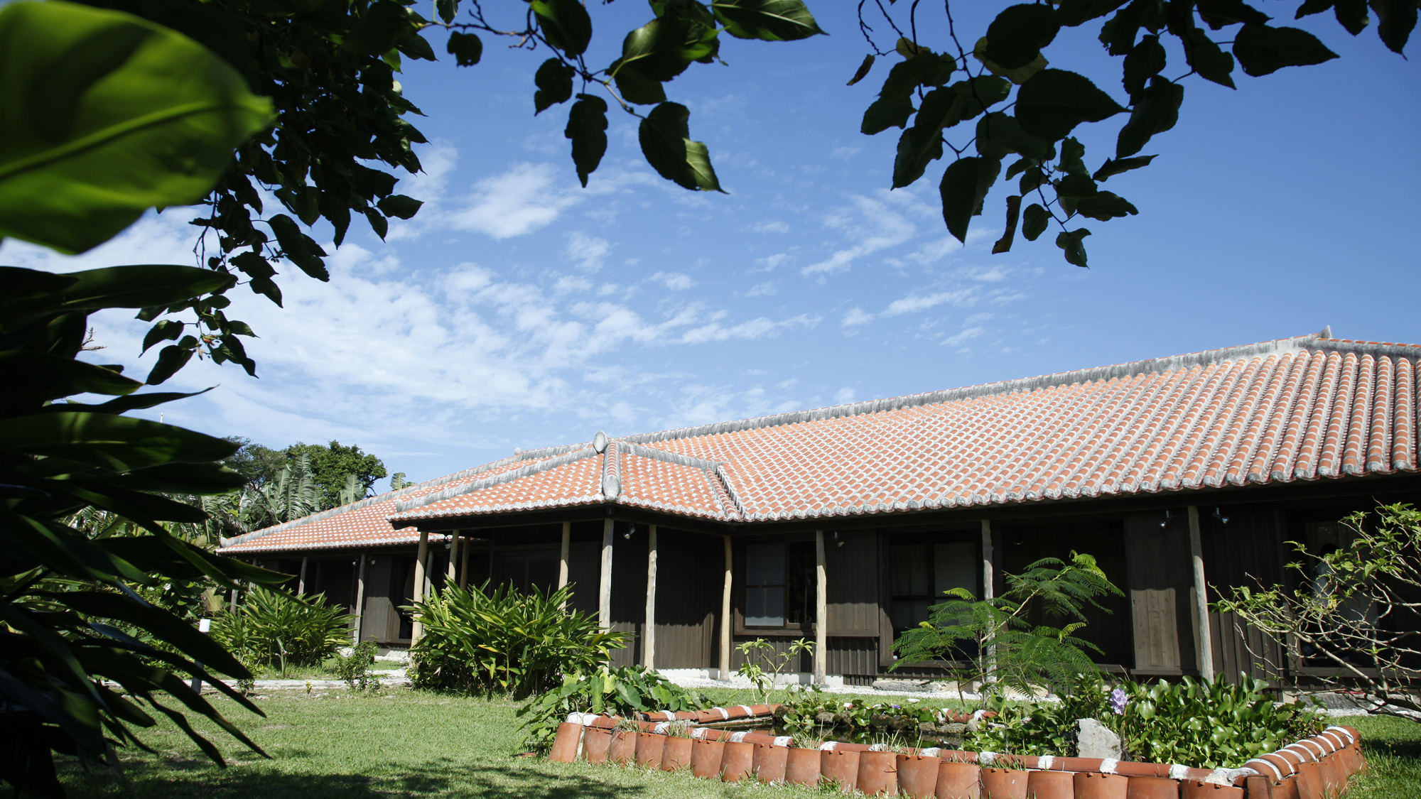 *(C)K.kitajima*【外観】西表で最も沖縄らしさを感じられる伝統建築の宿。