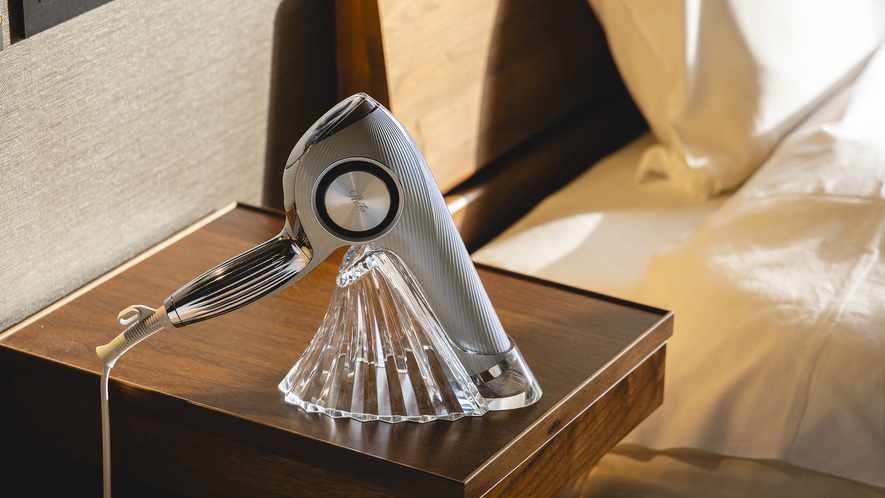 【モダン和洋室：客室特典】美しい髪へ導く人気ブランドReFaのヘアドライヤーを完備。