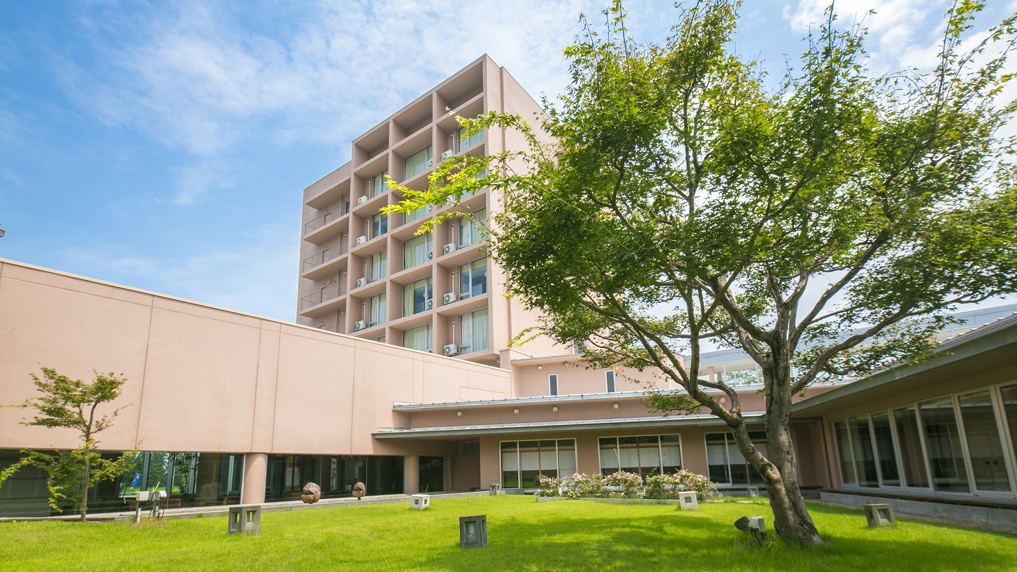 富山の自然（いのち）と生きる宿、富の環へようこそ。