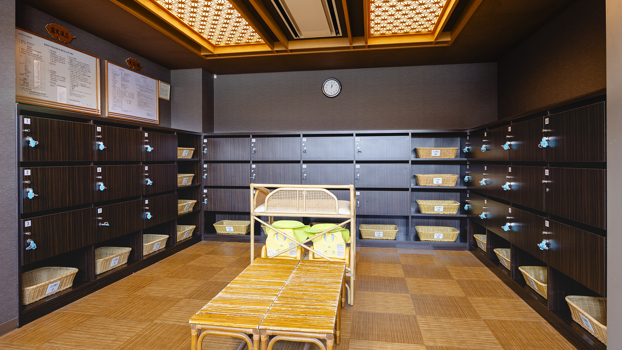 【大浴場】セキュリティ面に配慮した鍵付きロッカーもございます。