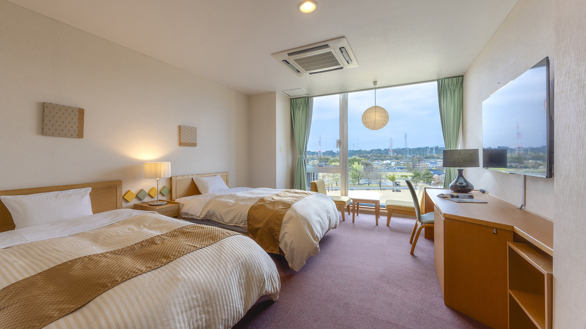 【ツイン】荷物を置いても快適に過ごせる広さです。