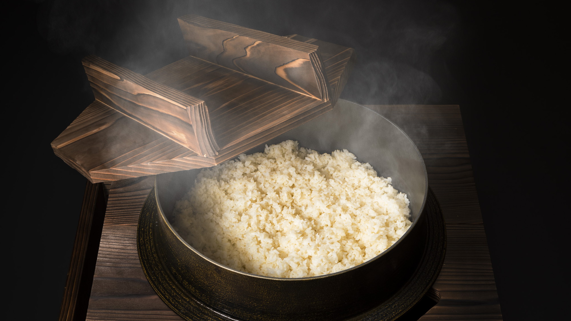 【朝食】炊き立て五分搗き米