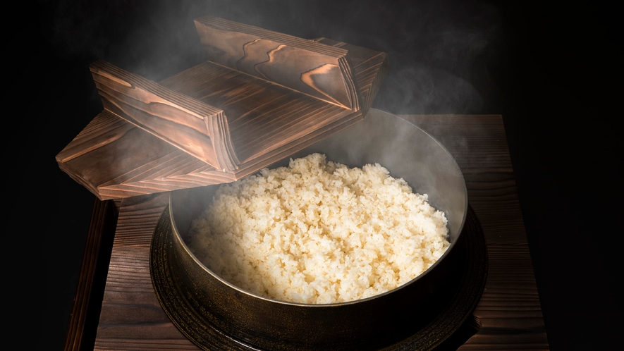 【朝食】炊き立て五分搗き米