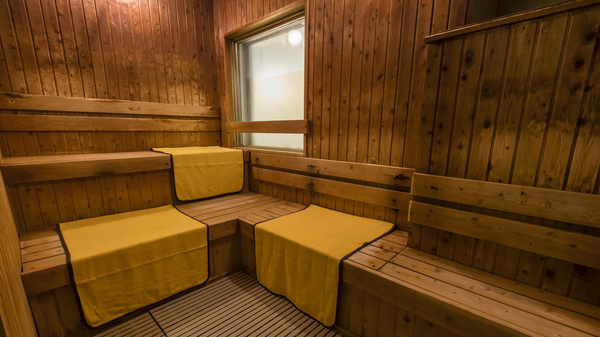 【大浴場：サウナ】心地よくととのう空間。