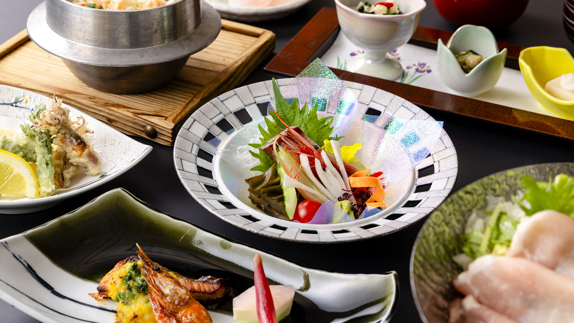 【彩りのくつろぎ膳】品数・量を抑えた全8品。※時季によって写真と食材が異なる場合があります