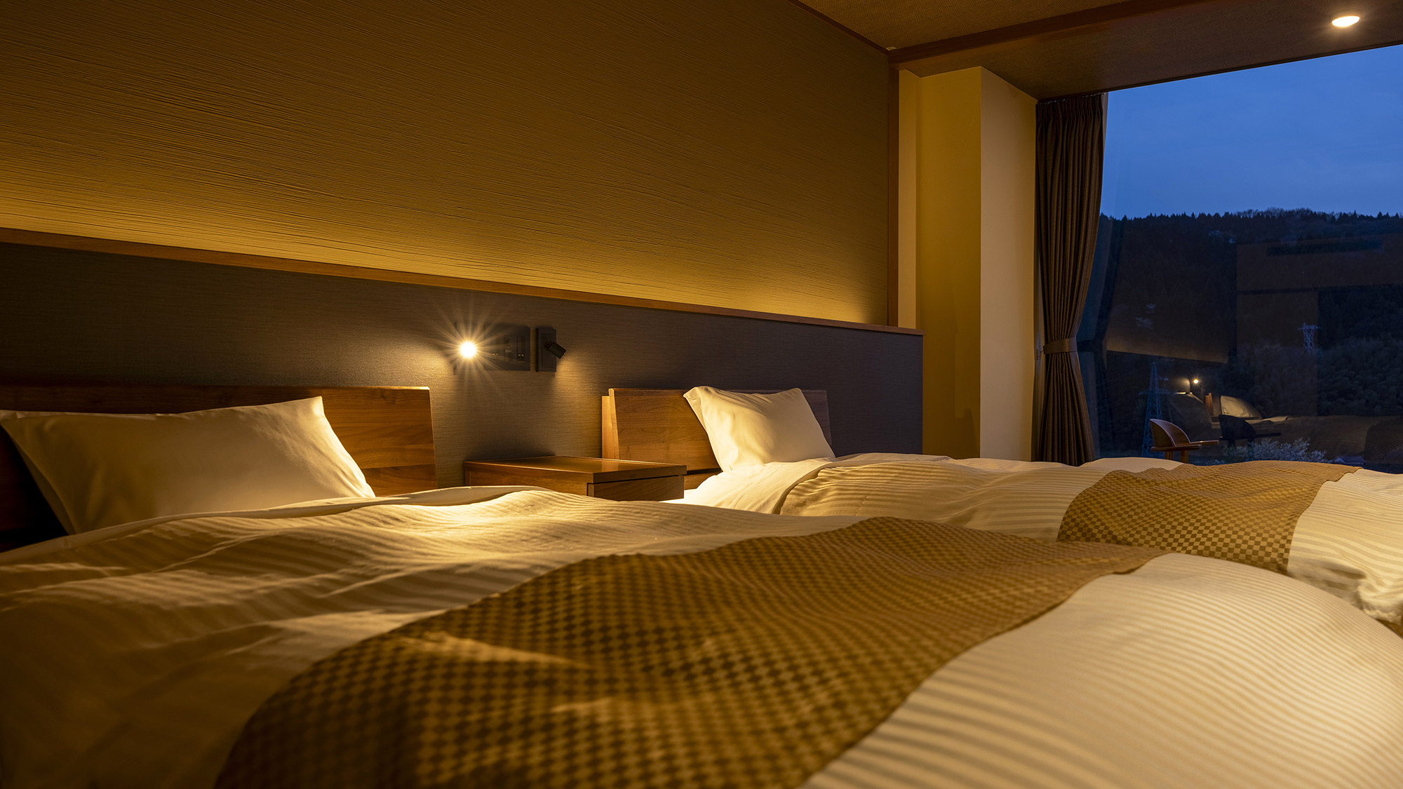 【モダン和洋室】シックな色合いのインテリアたち。滞在にとことんこだわった特別なお部屋です。