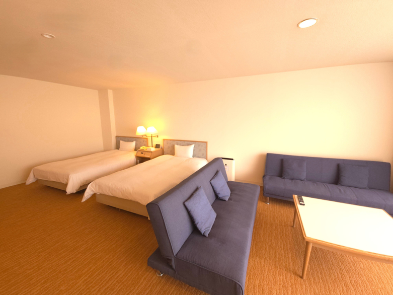 【2階和洋室(一例)】洋間｜ベッド2台