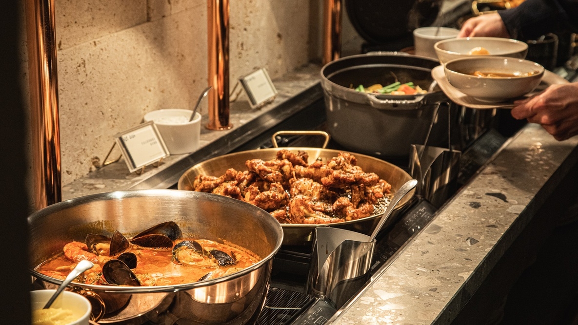 【完熟いちご食べ放題】春の体験プラン！いちご狩り入園券付♪夕食は当館自慢のブッフェ／19:15入店
