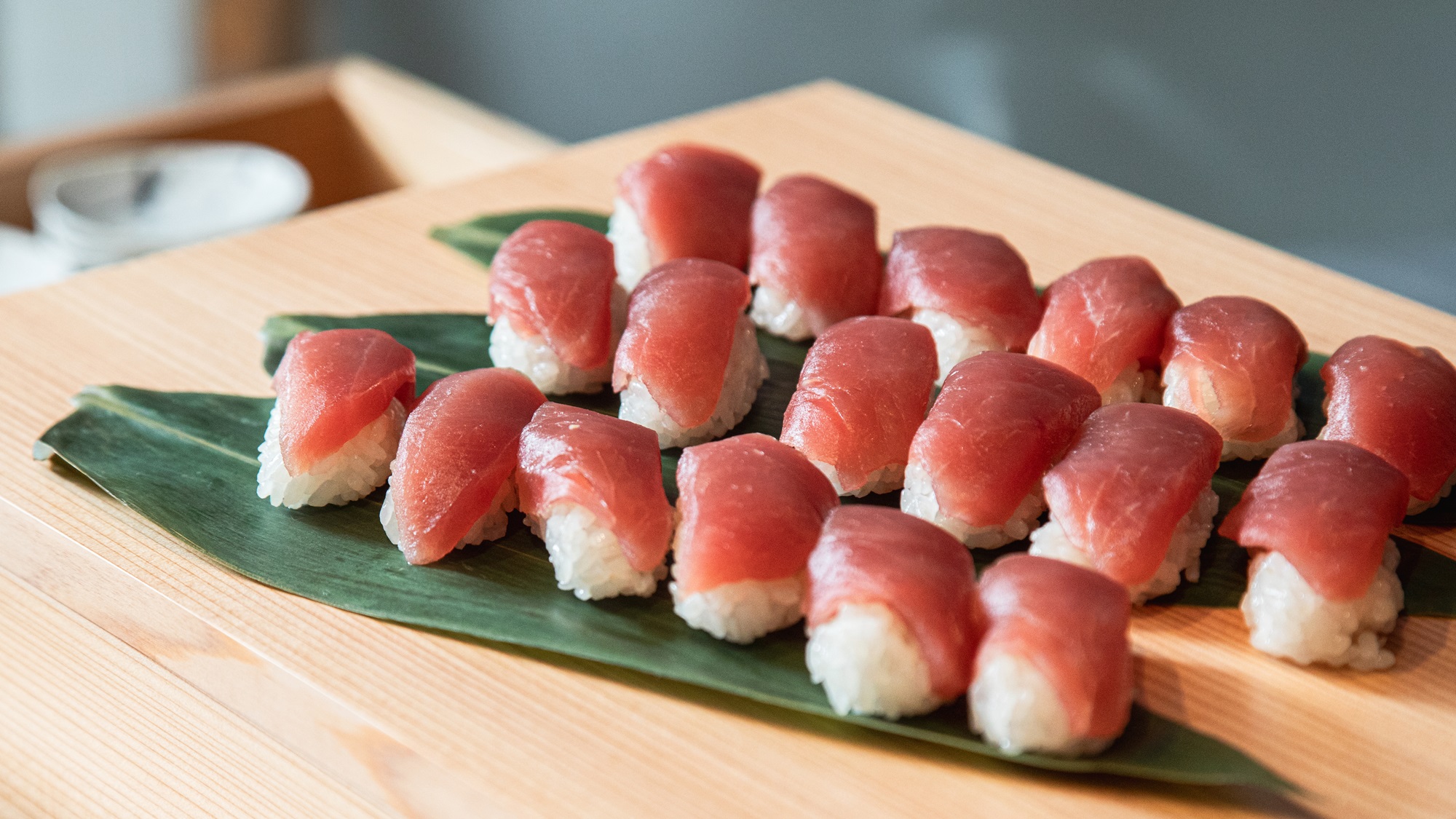 【夕食ブッフェ】握り寿司一例（ビンチョウ鮪）お好きなものをお好きなだけ…お召上がりくださいませ。