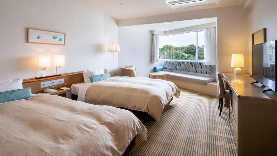 ☆【客室】｜32平米ツインルーム｜奥浜名湖の静かな湖面を一望できるお部屋です。