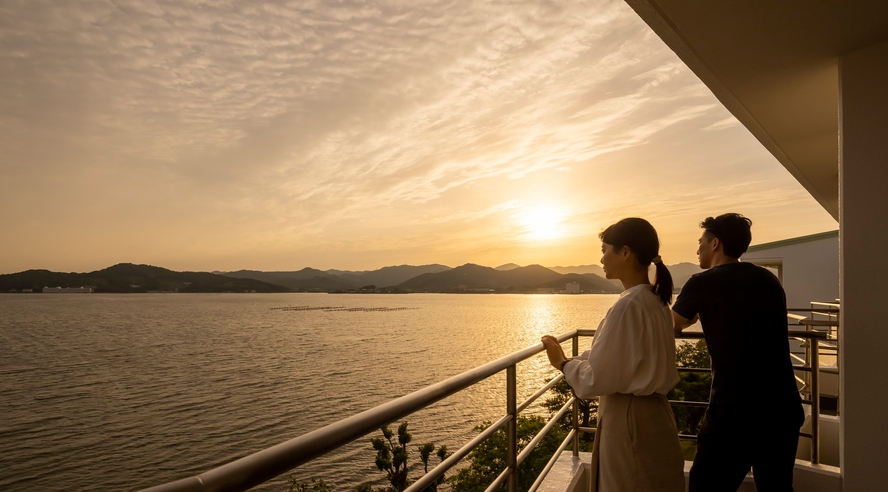 ☆【客室】和洋室レイクビュー(定員5名)｜バルコニーからの景色は穏やかな浜名湖が一望できます。