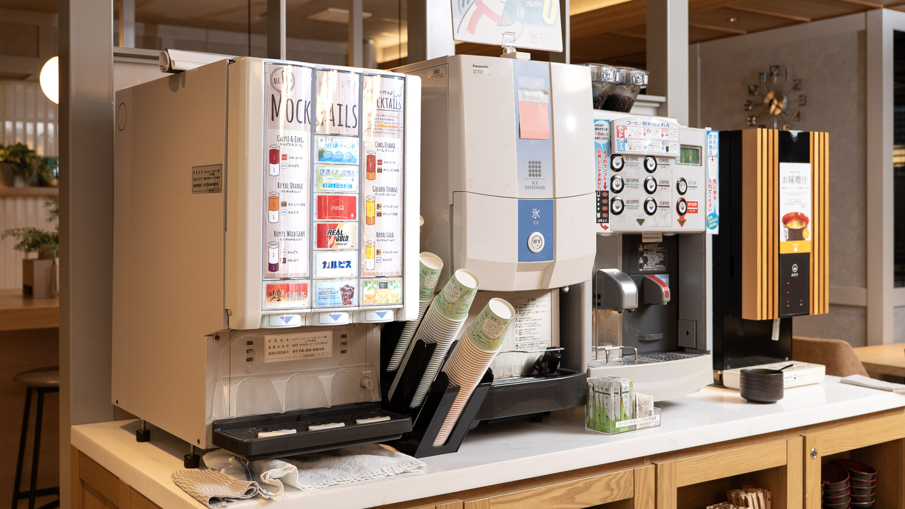 挽きたてコーヒーなど豊富なドリンクバー