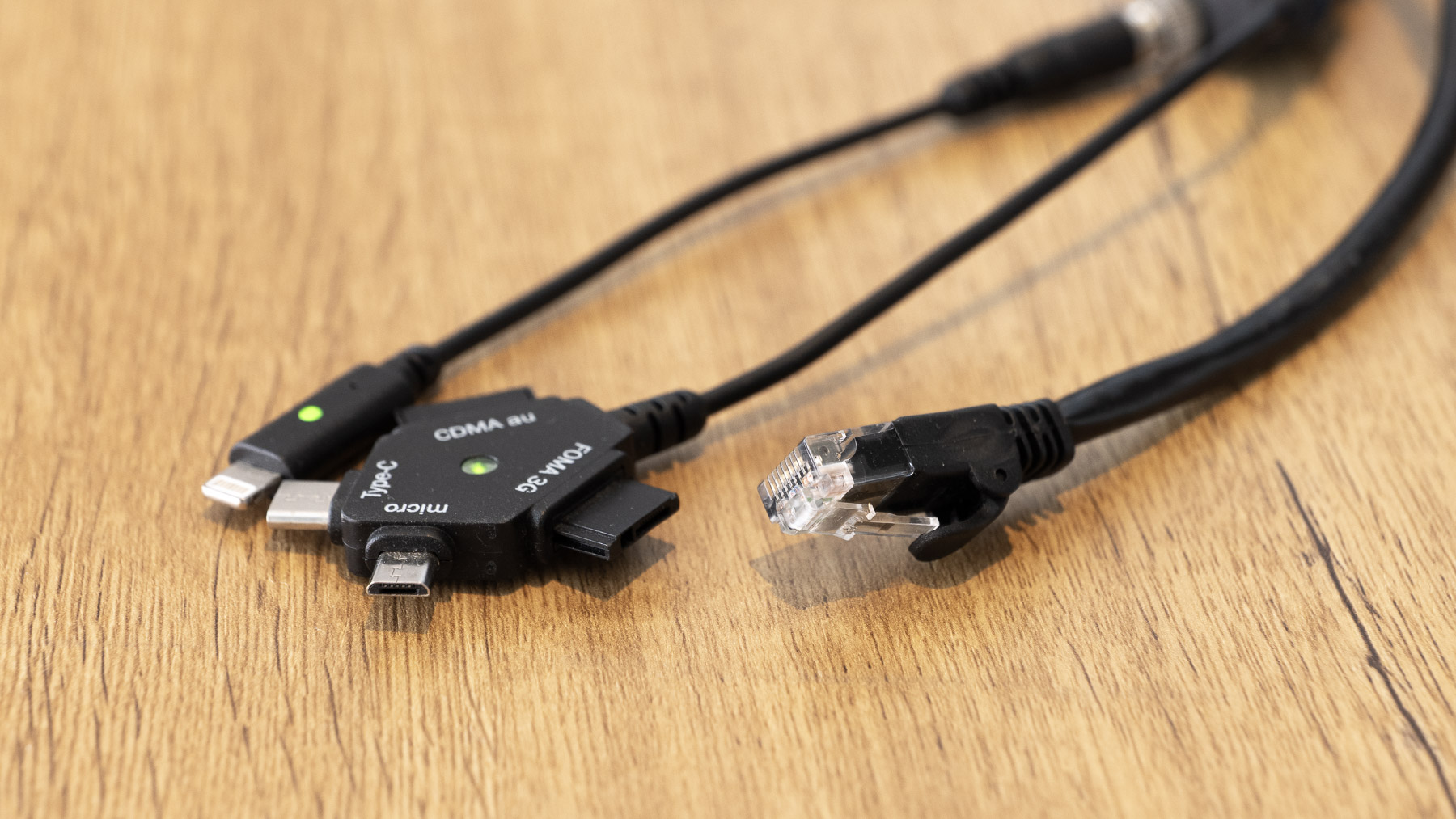 様々な機種に対応した充電器設置