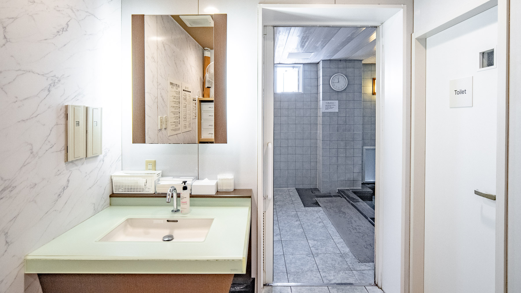 脱衣所は清潔感のある過ごしやすい空間