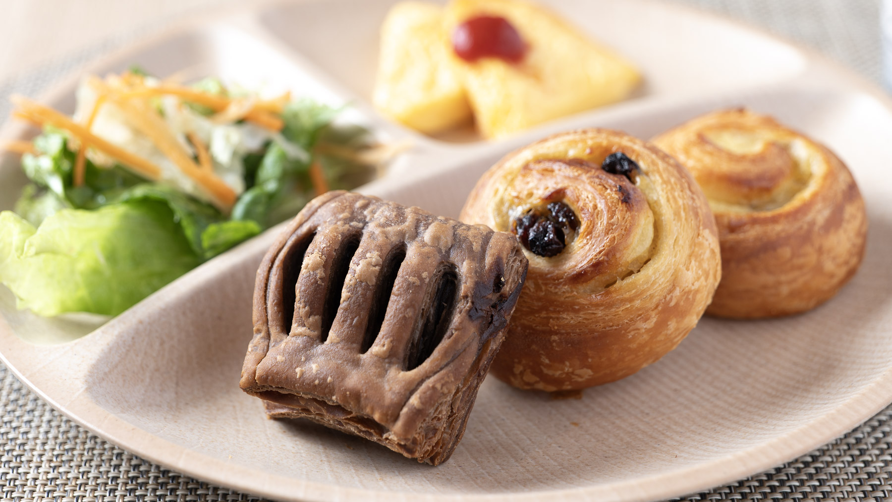 朝から焼きたての香りをお楽しみくださいませ