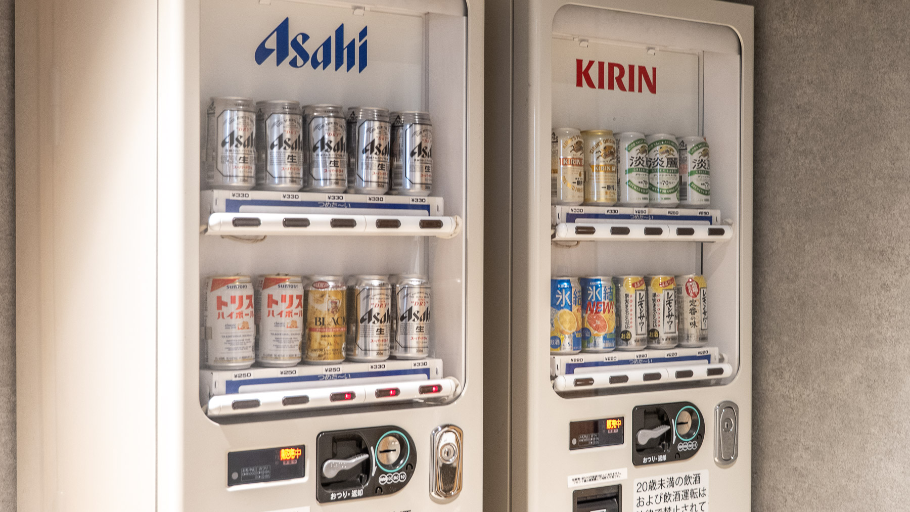 アルコールもジュースも館内販売しています