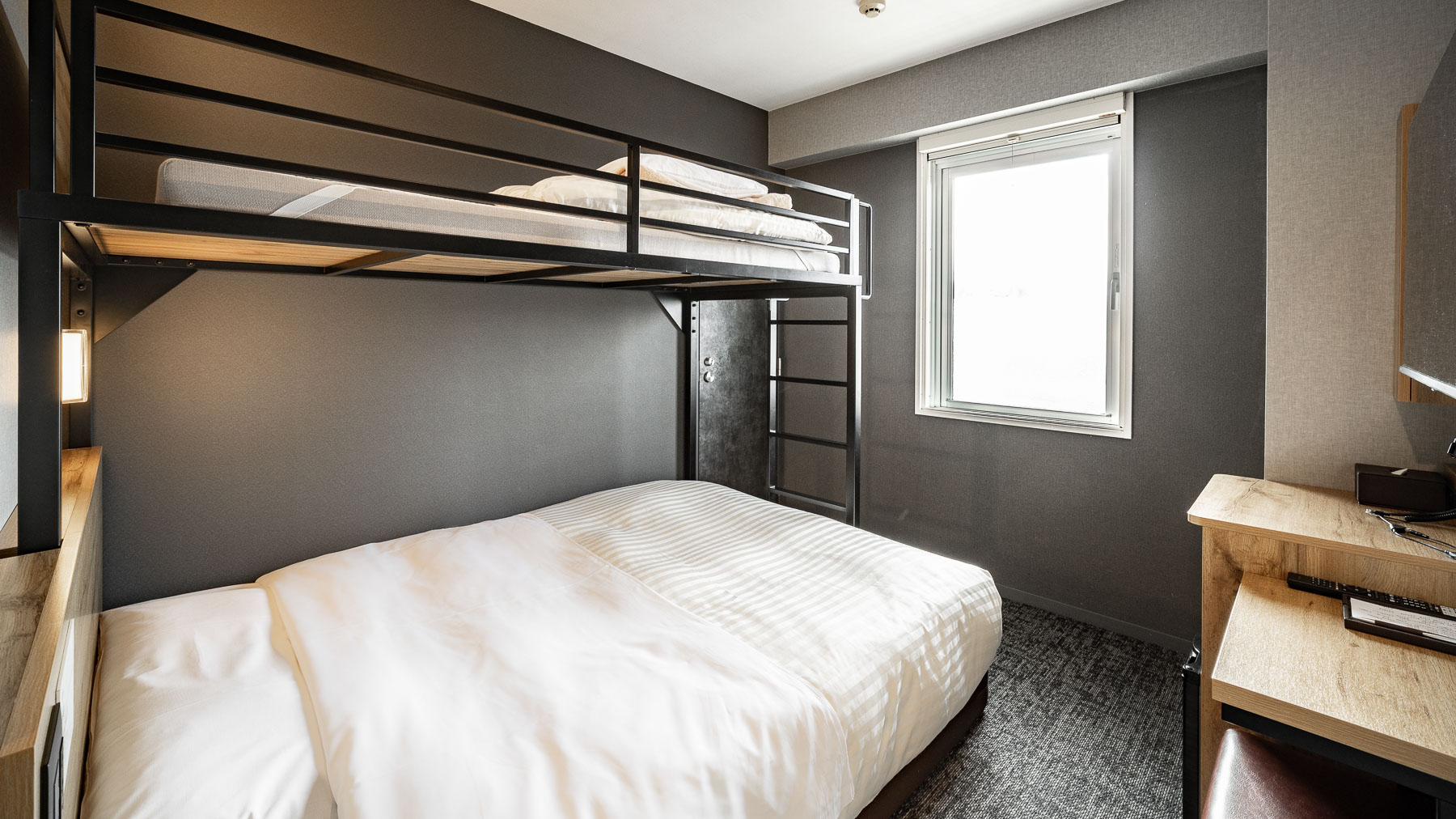 150㎝幅ワイドベッド＋90㎝幅ロフトベッド