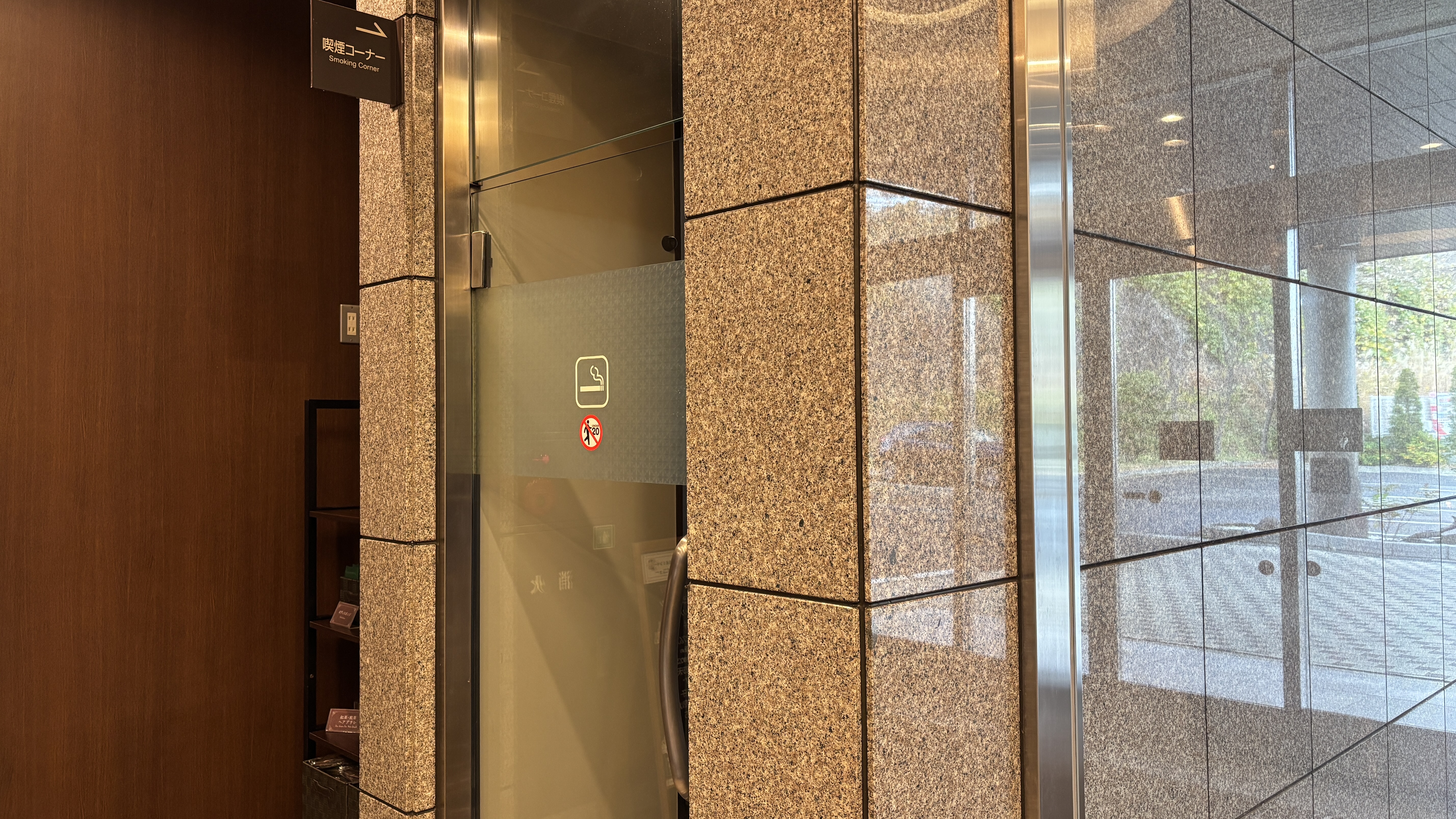 1階　喫煙コーナー①