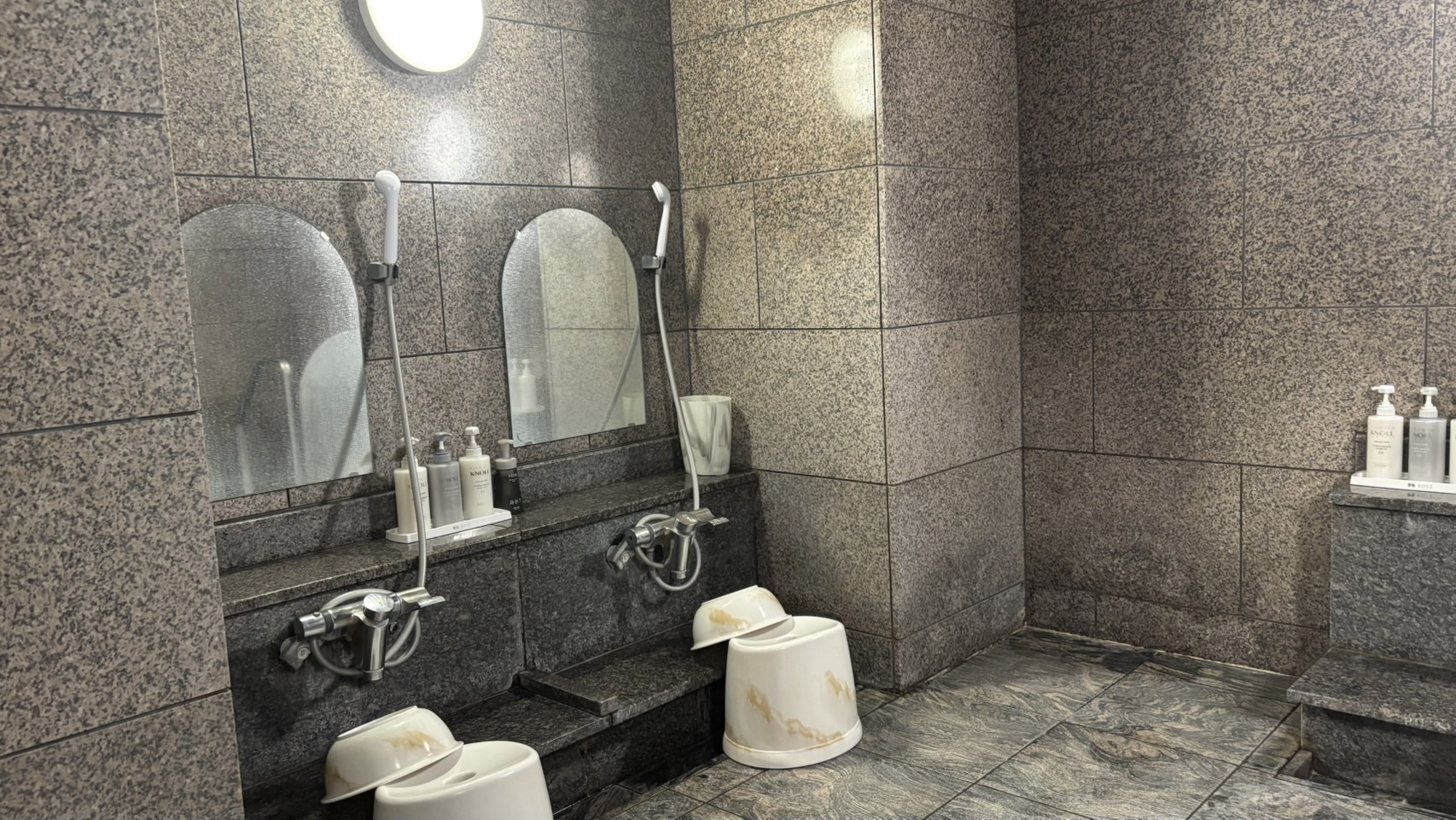 女性大浴場②（カラン3箇所）