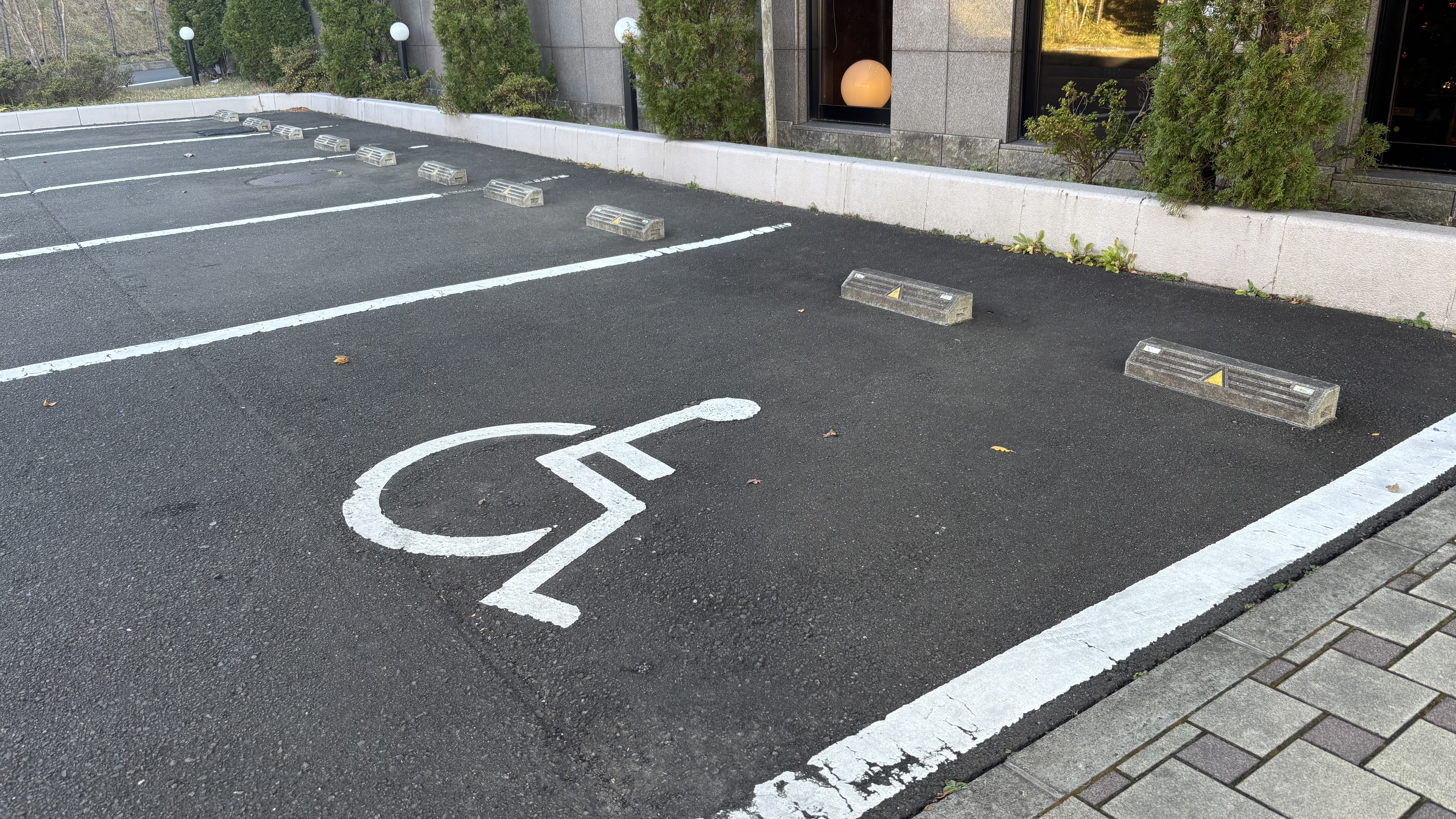 車椅子専用駐車場（計1台）