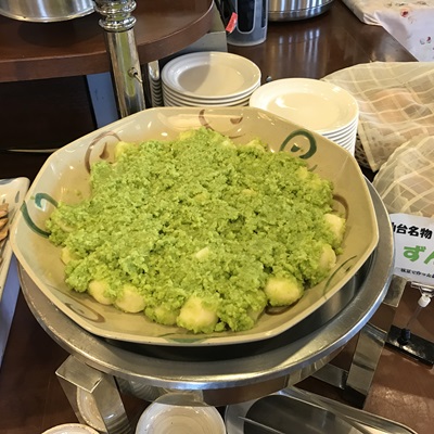 朝食メニュー例（ずんだもち）日替わりで宮城の名物を提供しております