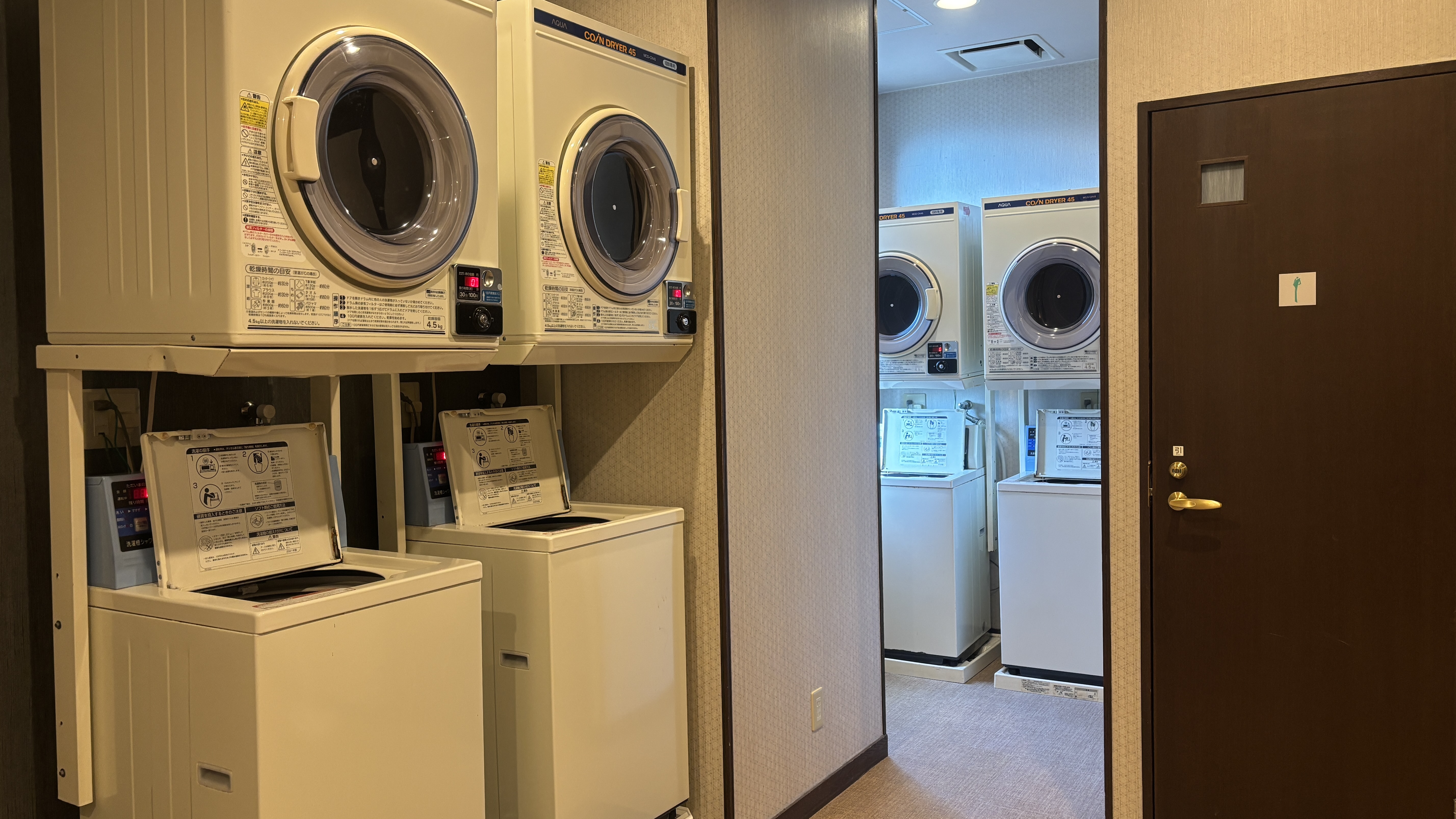 1階　コインランドリー（男性大浴場内4台）