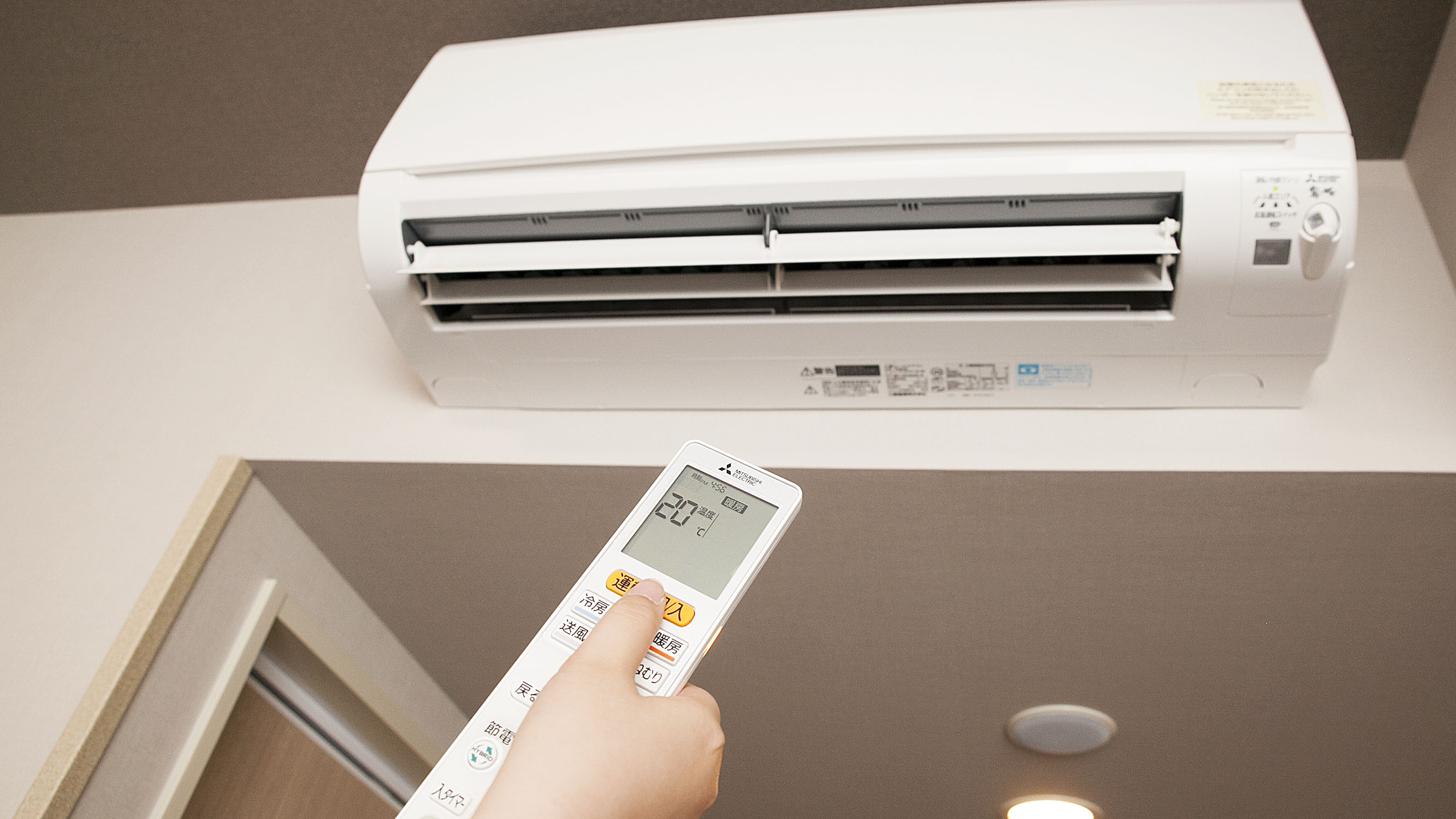 【客室エアコン】全室完備しております。お好みの室温に調整くださいませ。