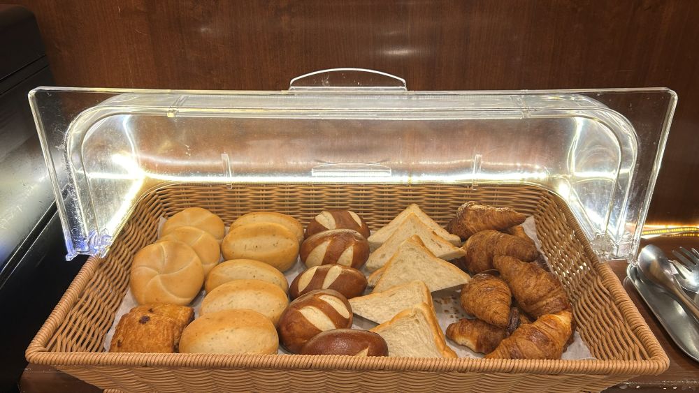 【朝食パンコーナー②】