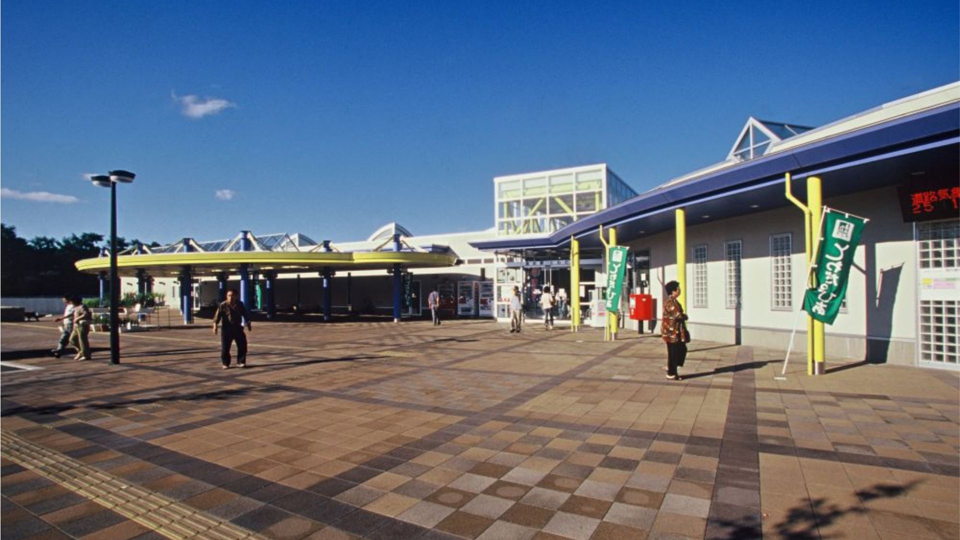 【道の駅とわだ『とわだぴあ』】お土産やレストランでのご当地グルメが楽しめます。